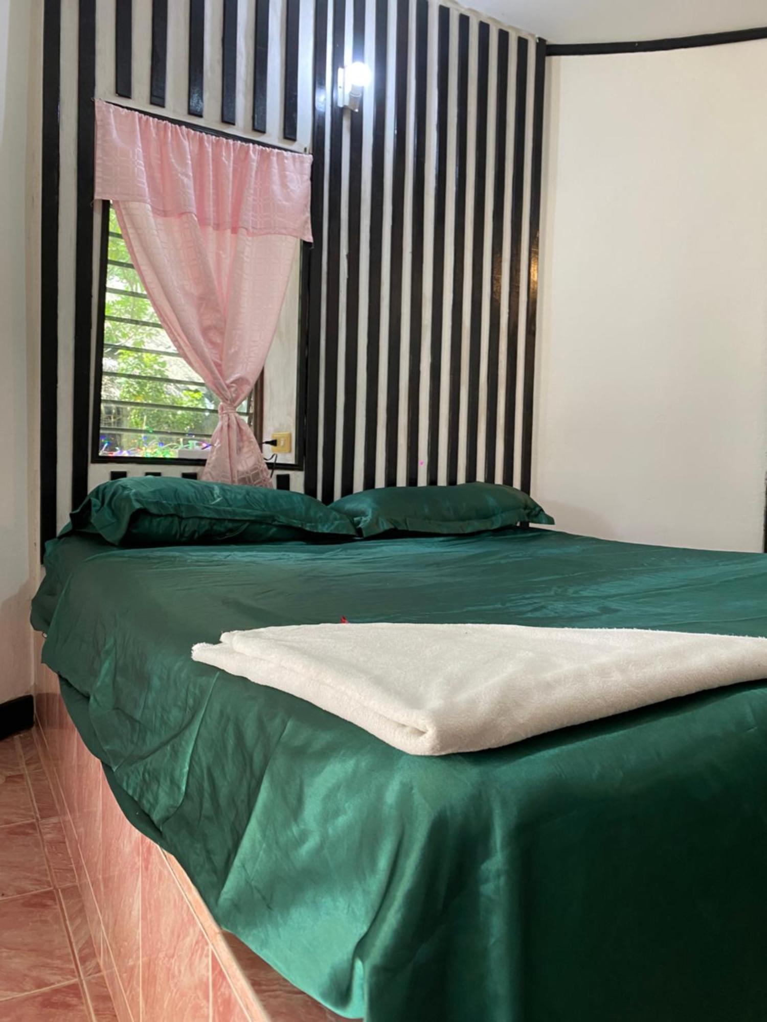 Hutofhappiness Apartman Thongszala Kültér fotó