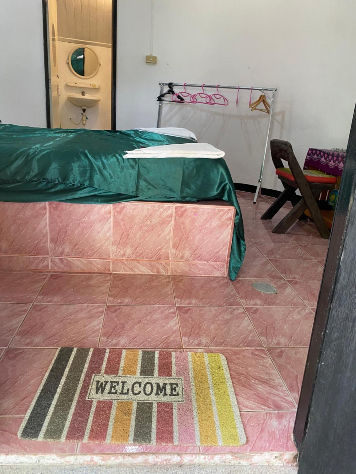 Hutofhappiness Apartman Thongszala Kültér fotó